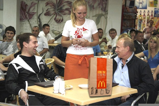 Путин и Медведев смотрят футбол в Сочи