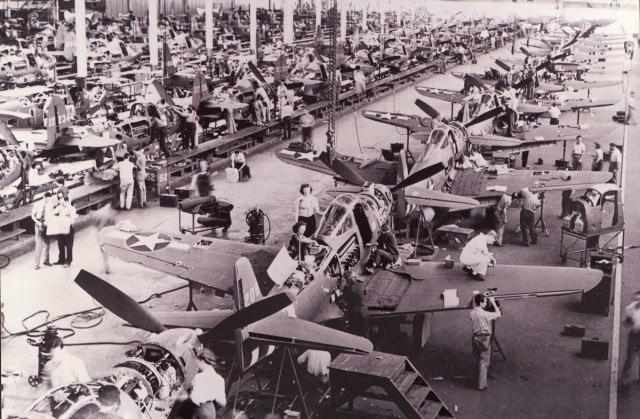Р-39 Аэрокбра. Американская любимица сталинских соколов. История создания и основные модификации.