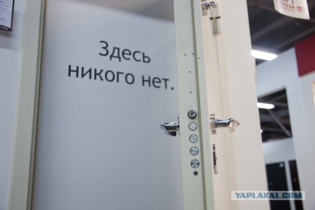 Одной дочери - образование, другой - квартиру. Младшая считает, что несправедливо