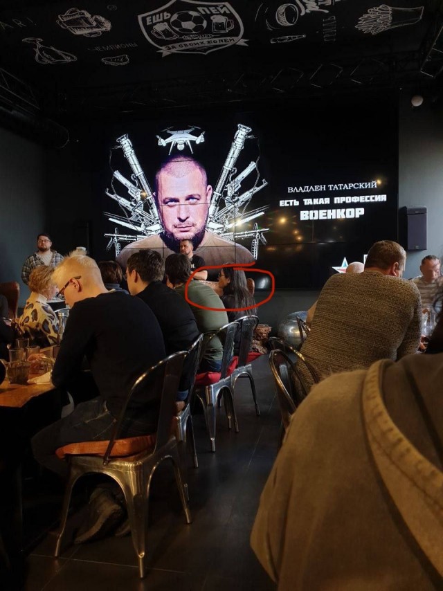 На Университетской набережной прогремел взрыв в кафе Street Food Bar № 1. Погиб военкор Владлен Татарский