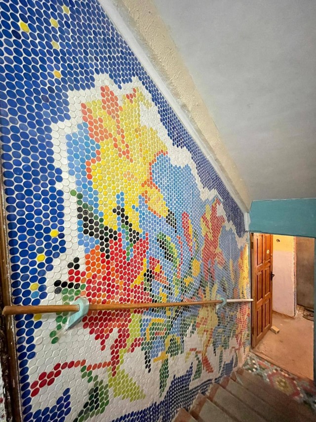 Мозаики в подъезде