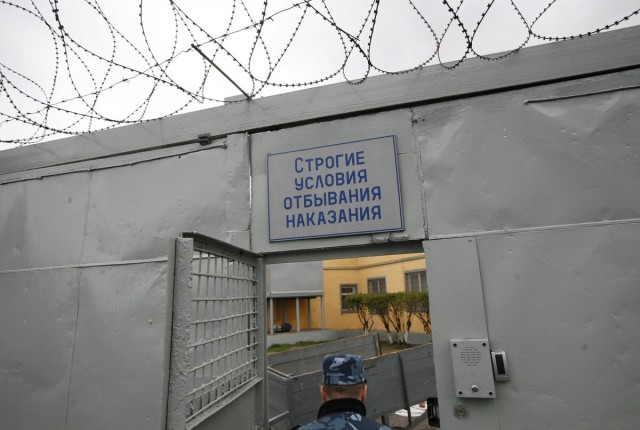 Детишки в лагере "Орлёнок" повыбивали двери и окна, разбили раковины, разбросали матрасы и уничтожили москитные сетки.