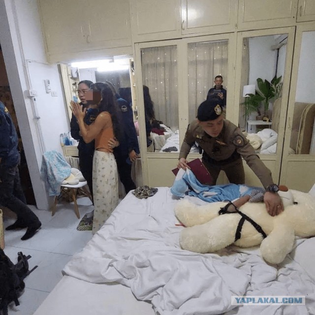 Пока парень в армии девушка живет с другим мужиком на его деньги. Что это грех или “нормальное женское” поведение ?