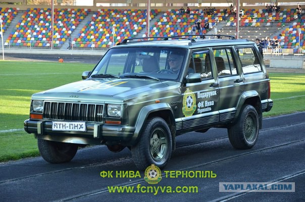 Футболисты "Нивы" подарили воинам АТО на Востоке в