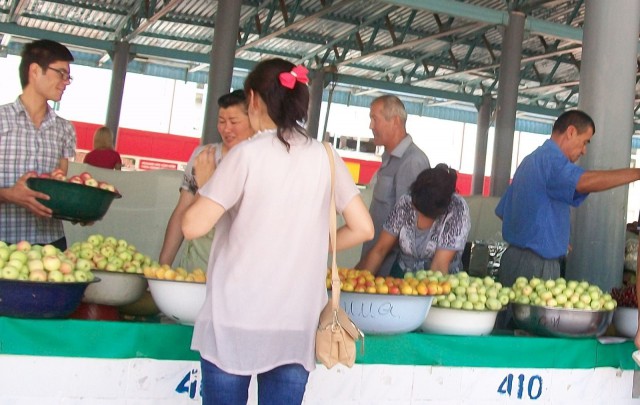 Сегодня на Фархадском базаре в Ташкенте