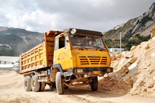 Работа русского в китайском карьере