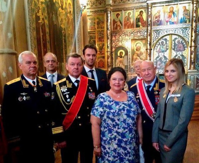 Поклонская с иконой Николая II приняла участие в акции "Бессмертный полк"
