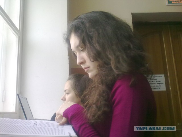 Он едет, а я не знаю.