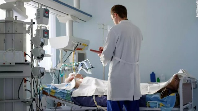 Немецкая пенсионерка дважды отключила кислородный аппарат своей соседке по палате из-за шума