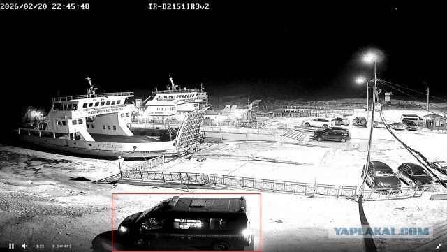 Группа туристов погибла, провалившись под лед Байкала на УАЗе