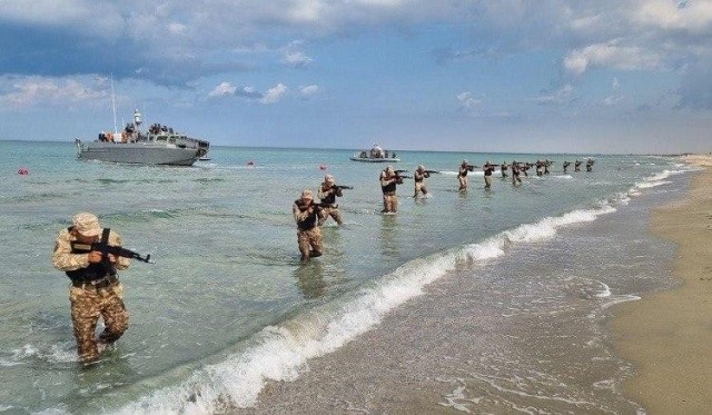 19 военнослужащих унесло в море во время учений. 9 погибло