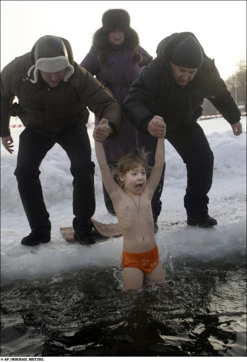 А сами в пуховичках стоят!