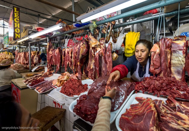 Хочешь увидеть колорит страны - иди на рынок. Рынок в Перу