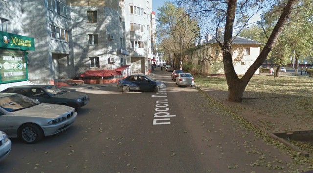 В Воронеже женщина перекрыла дорогу