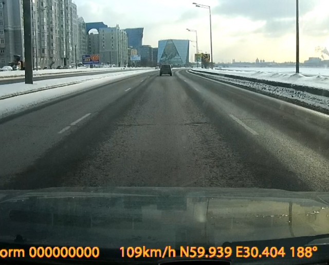 Вылетел в лоб встречке... Логан против Дастера