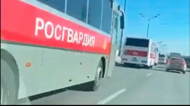 Росгвардия объяснила передвижение десятков войсковых автобусов в сторону Москвы