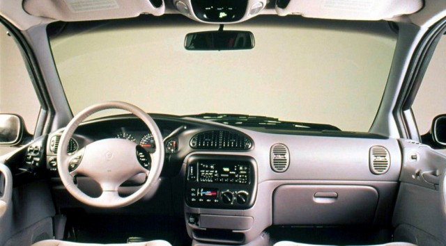 Второй триумф Ли Якокки и первый минивэн в истории: рождение Dodge Caravan
