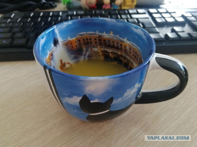 А из какой кружки вы пьёте на работе?