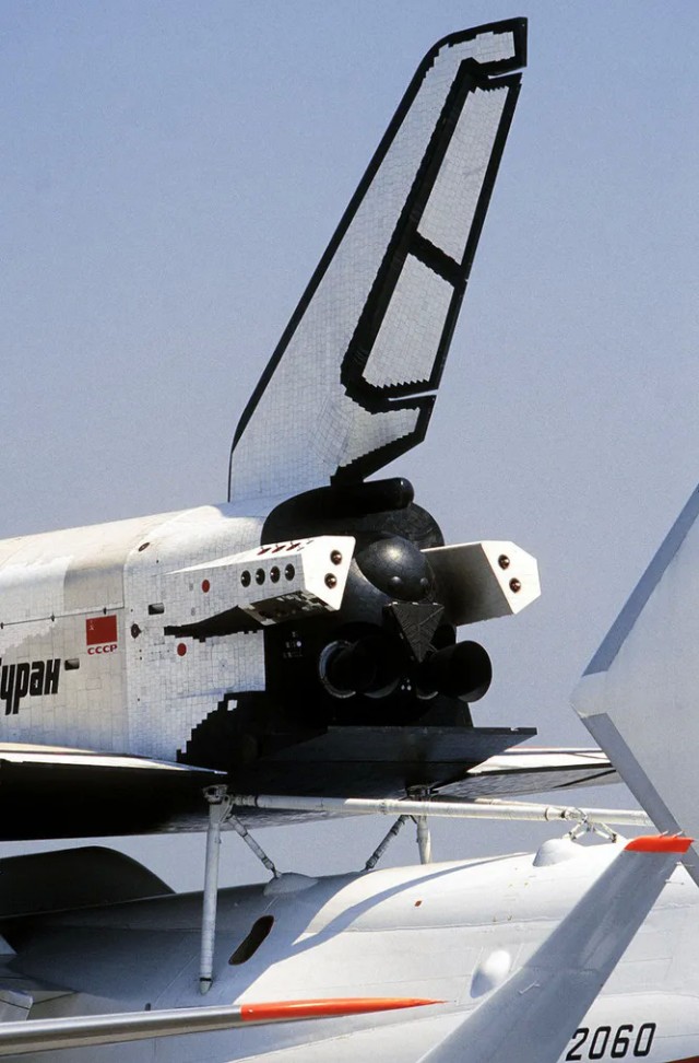 «Буран» против Space Shuttle: почему два космических челнока только кажутся похожими