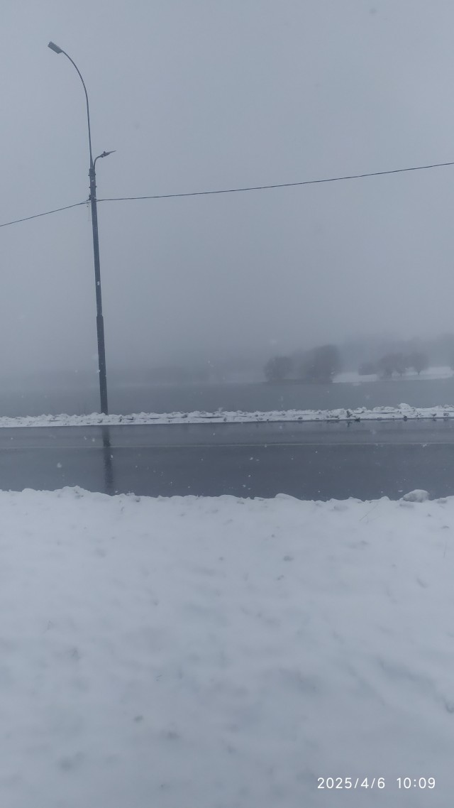 Москву завалило снегом. В столицу вернулась зима из-за циклона «Зион»