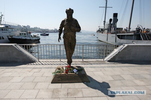 Во Владивостоке решили убрать памятник Солженицыну