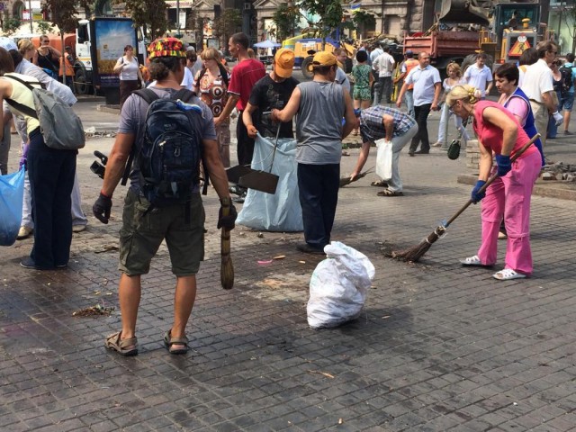 На Майдане снова горят шины