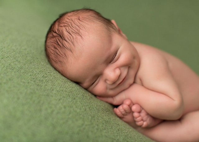 Улыбки спящих младенцев