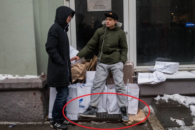 В Москве кризис! Люди стоят неделю на морозе, чтобы купить кроссовки за 17 000 р.!