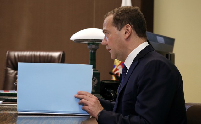 Медведев посоветовал «Роскосмосу» «меньше говорить и больше делать»