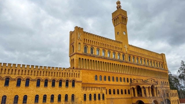 От мечты к провалу: средневековый замок под Екатеринбургом превращается в руины