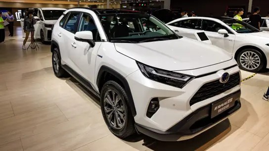 Любимый японский кроссовер россиян возвращается: Toyota почти передумала