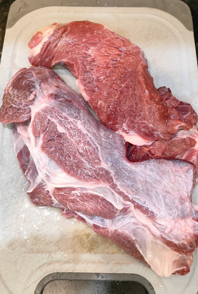 Говядина тушёная в сметанным соусе