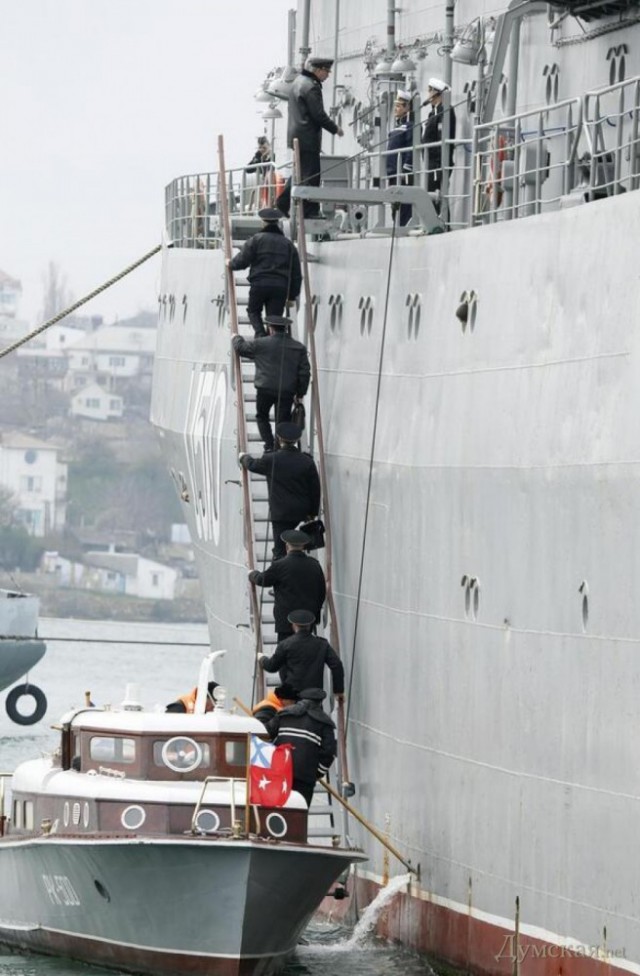На двух кораблях ВМСУ подняты флаги РФ
