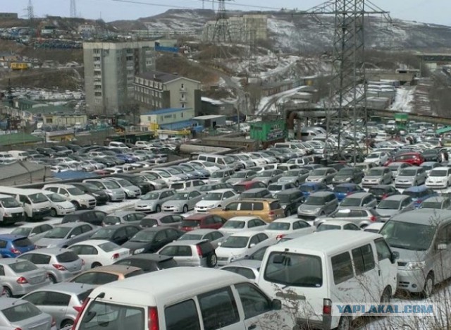 Купить авто в владивостоке бу. Рынок зелёный угол Владивосток. Рынок зеленок угол Владивосток. Зеленый угол в 2000. Автомобильный рынок во Владивостоке зеленый угол.
