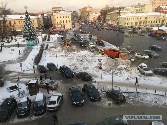 Как убирают московский снег