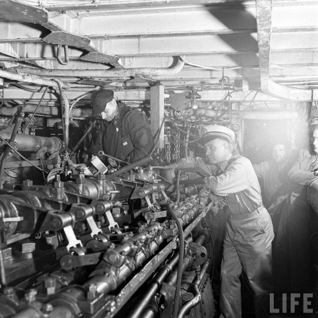 " Веселый Роджер" над субмариной