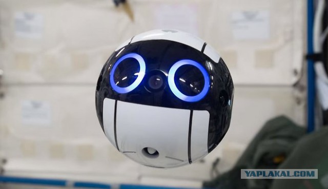 Робот-беспилотник в форме шара для работы на МКС