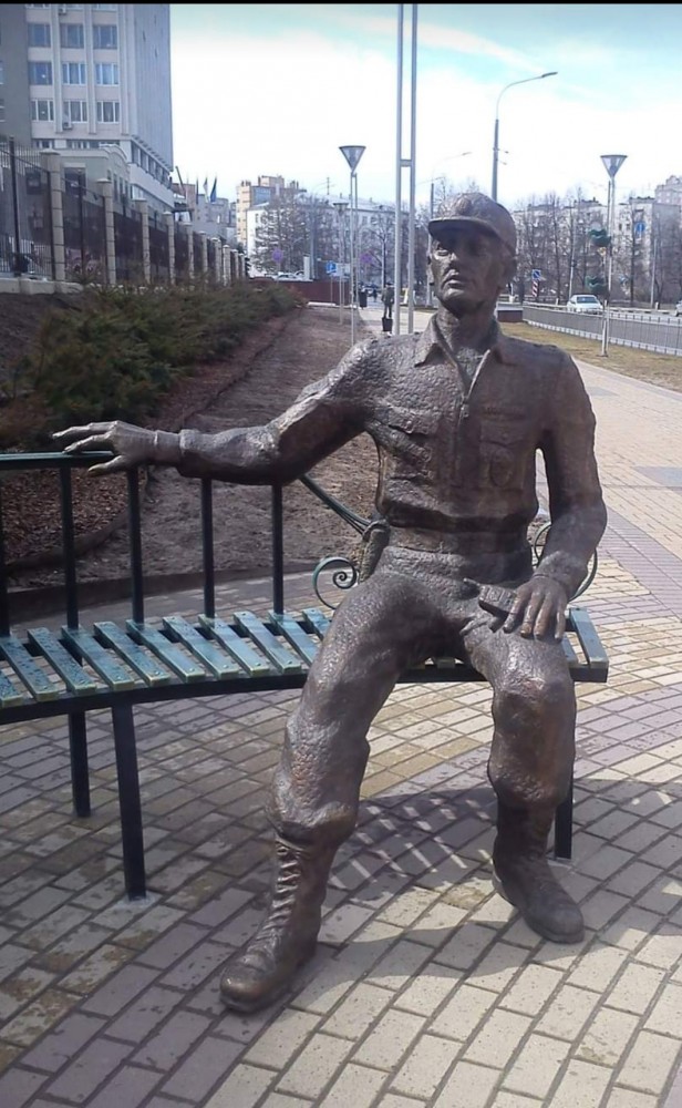 Кто–нибудь знает, как называется это направление в современном искусстве?