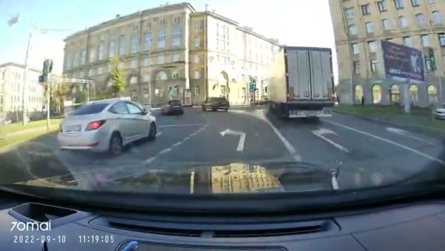 "Я тоже по своей полосе еду"