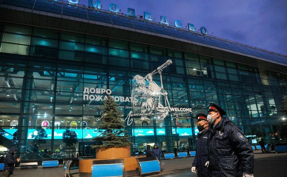 На выходе из Домодедово неизвестные с автоматами украли $4 млн