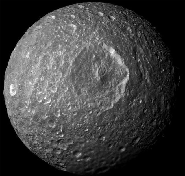 Самый некрасивый спутник в Солнечной системе: Миранда