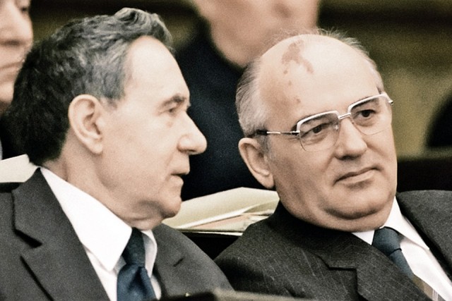 "Свой пацифизм засуньте..."
