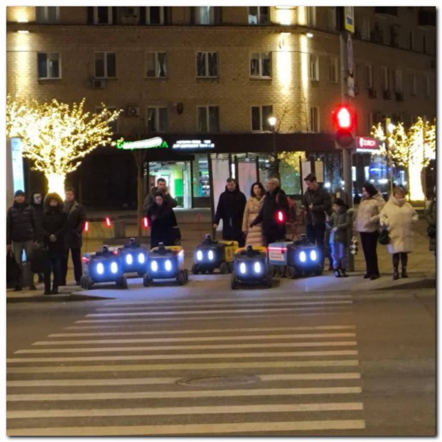 Москвичи возвращаются с работы⁠⁠