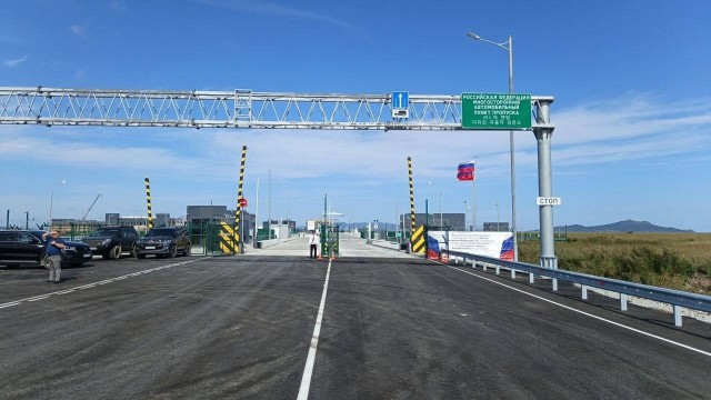 Россия и КНДР открыли первый автомобильный мост между странами