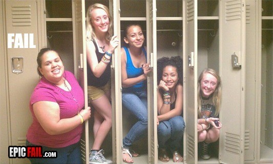 И кто такие шкафчики маленькие делает?