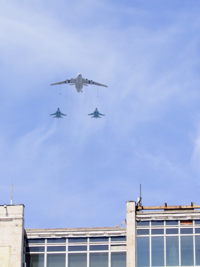 Стальная мощь в воздухе над головой