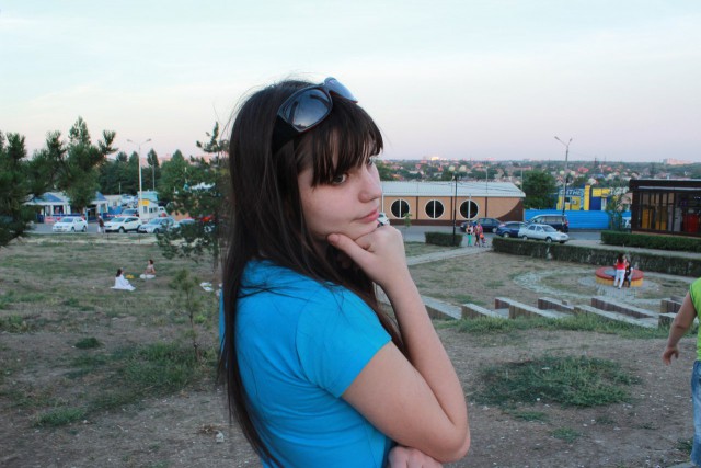 Отредактируйте фото, пожалуйста.