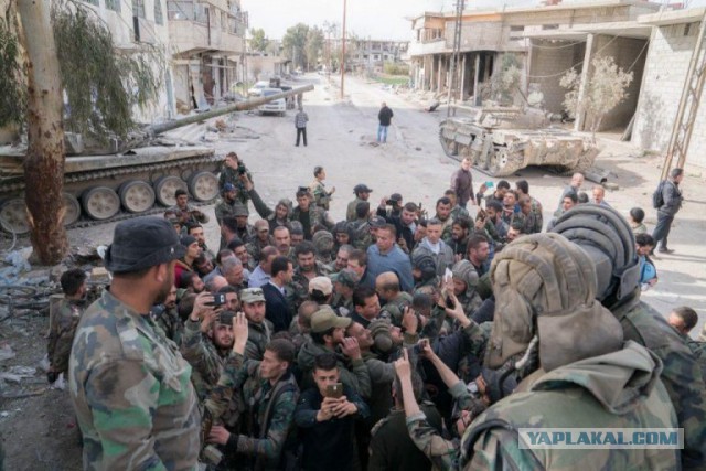 Асад встретился с сирийскими военнослужащими в Восточной Гуте