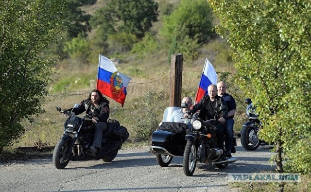 ГИБДД почему-то отказалась штрафовать Путина за езду на мотоцикле без шлема в Крыму