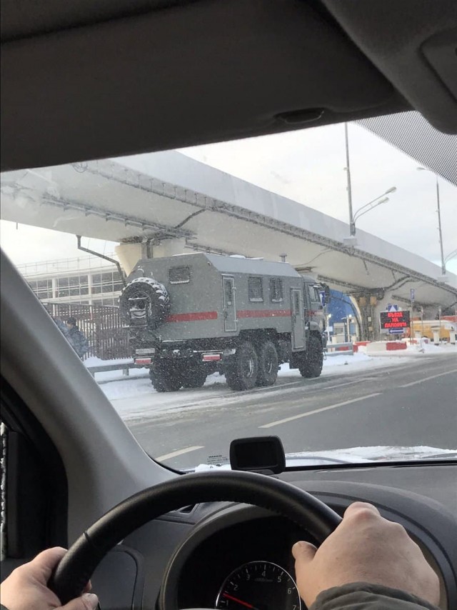 Во Внуково запретили вход всем, у кого нет билетов